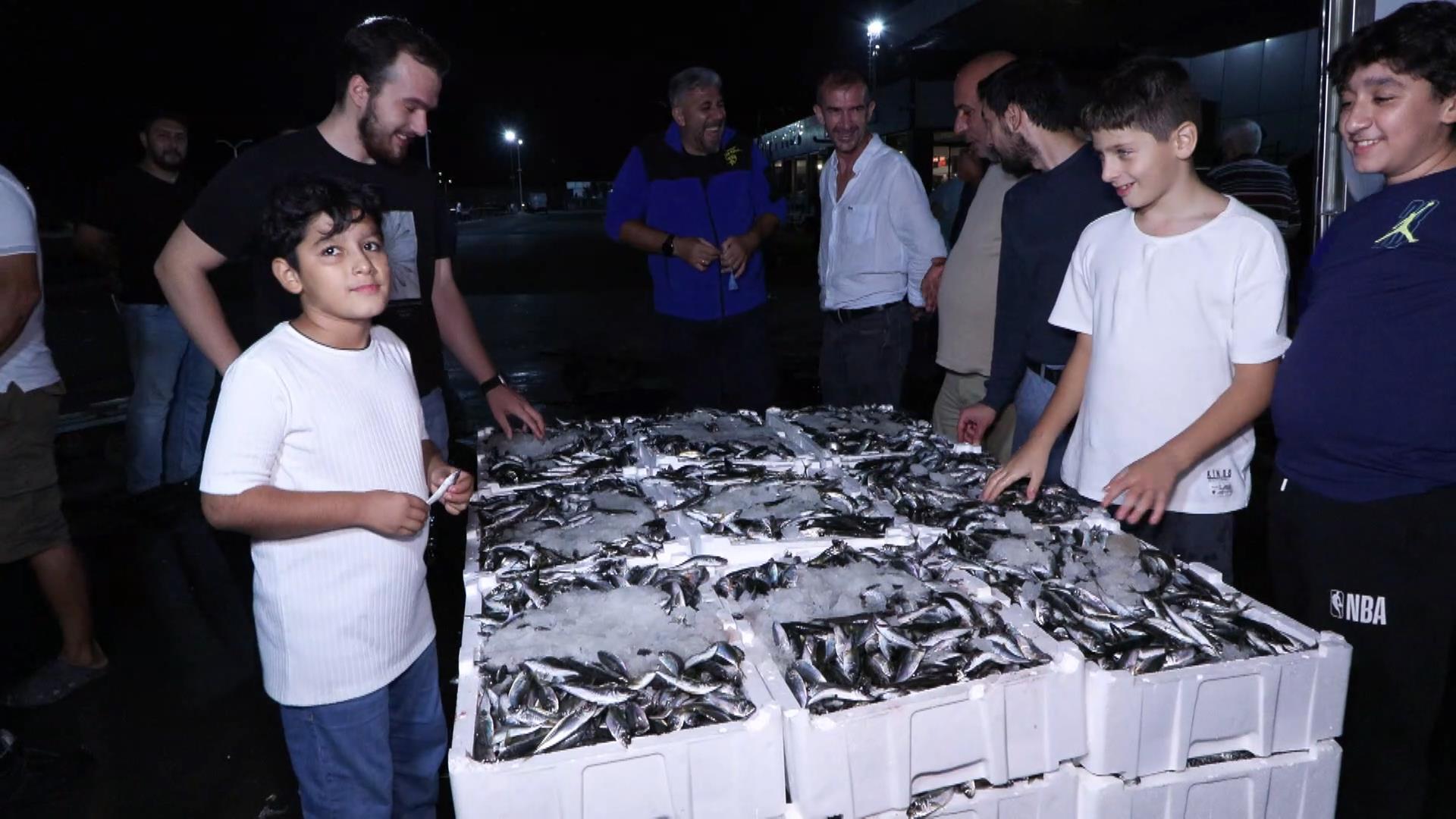 Balıkçılar sezonun ilk avından döndü