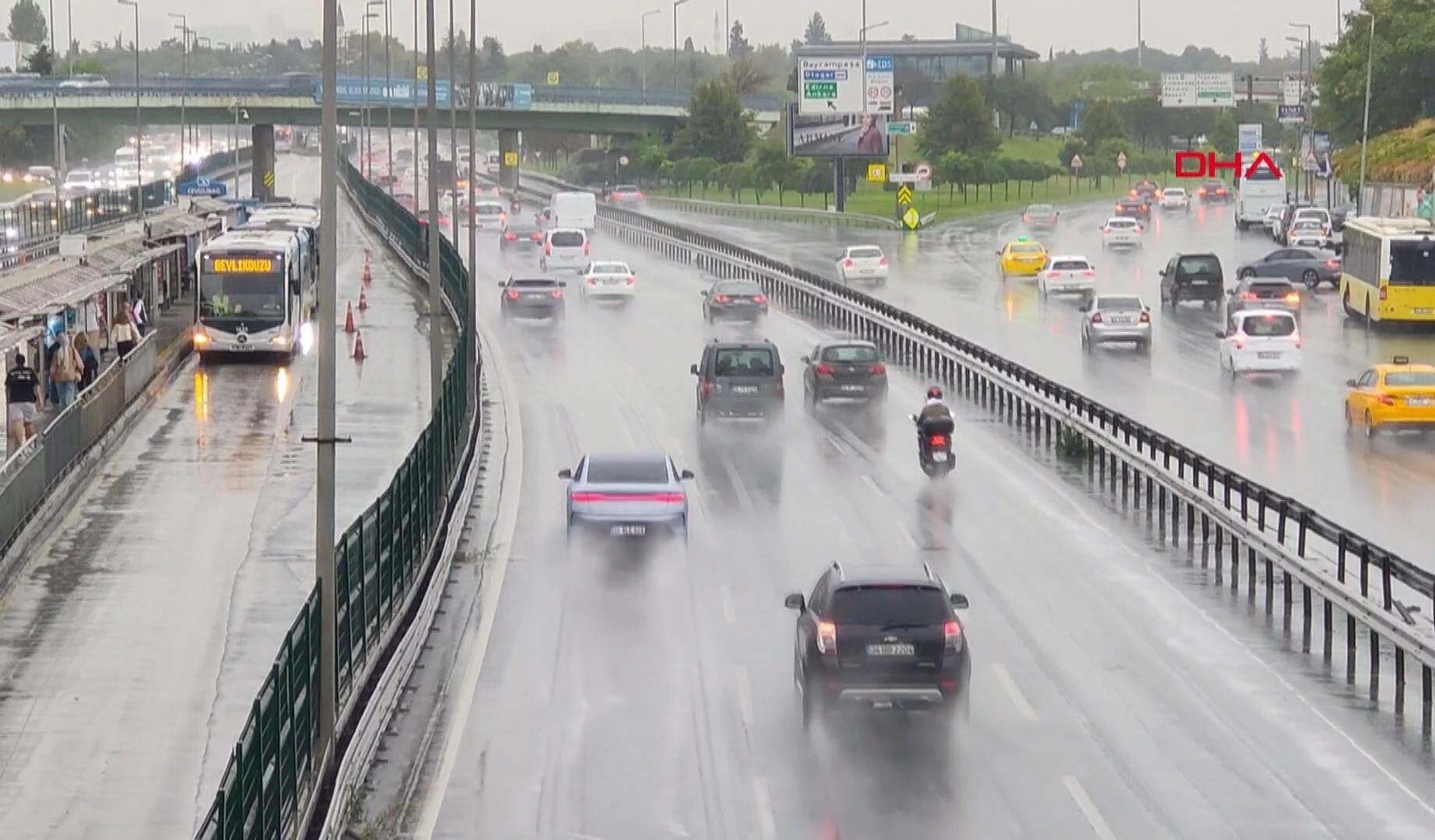İstanbul’da yağmur etkili oluyor