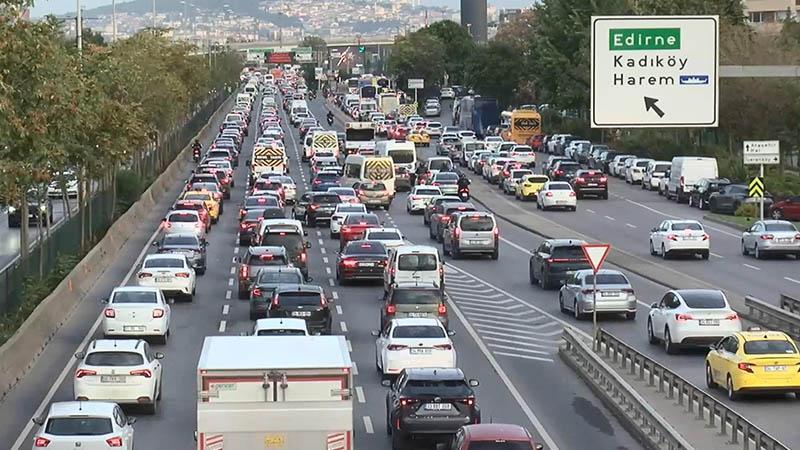 İstanbul’da haftanın ilk iş gününde yoğun trafik