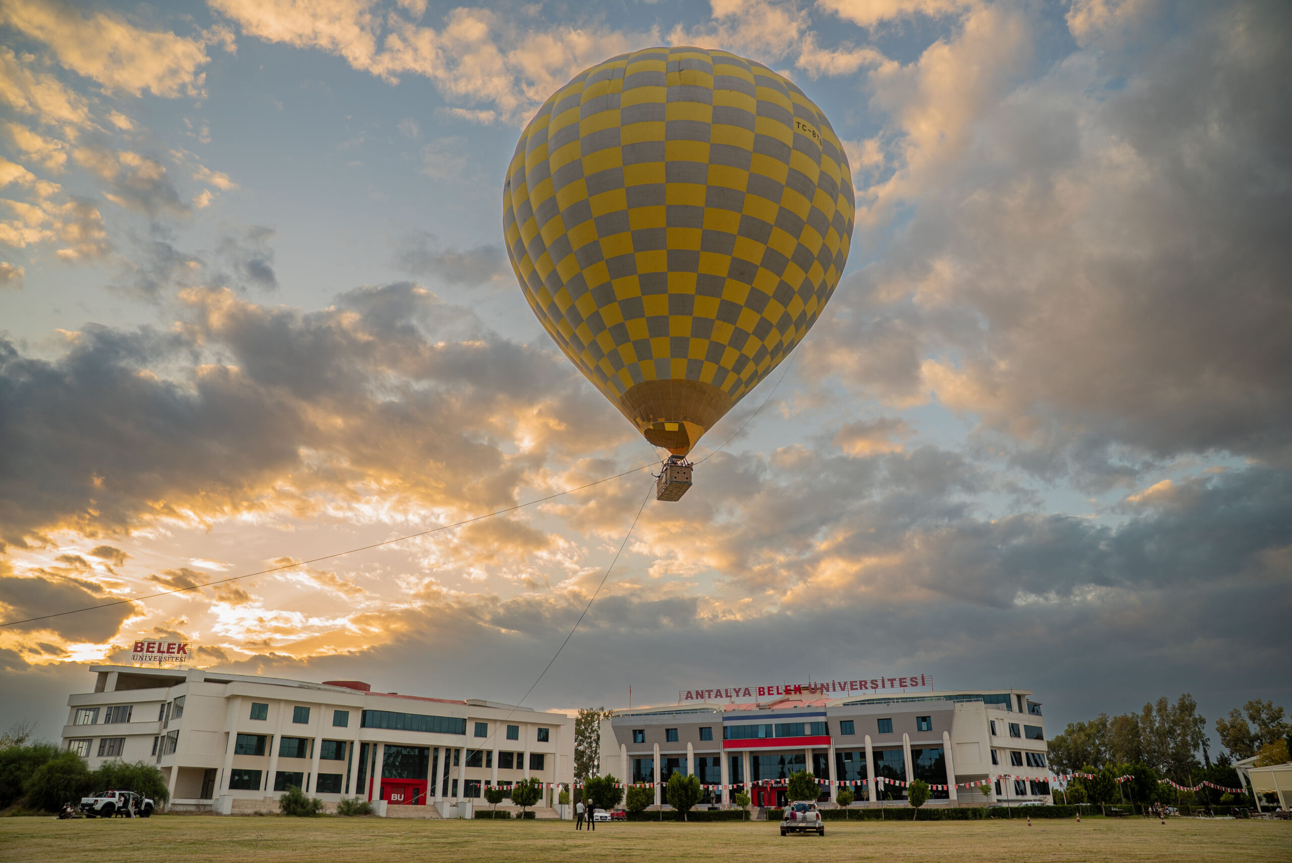 Belek Üniversitesi’nde renkli balon şenliği