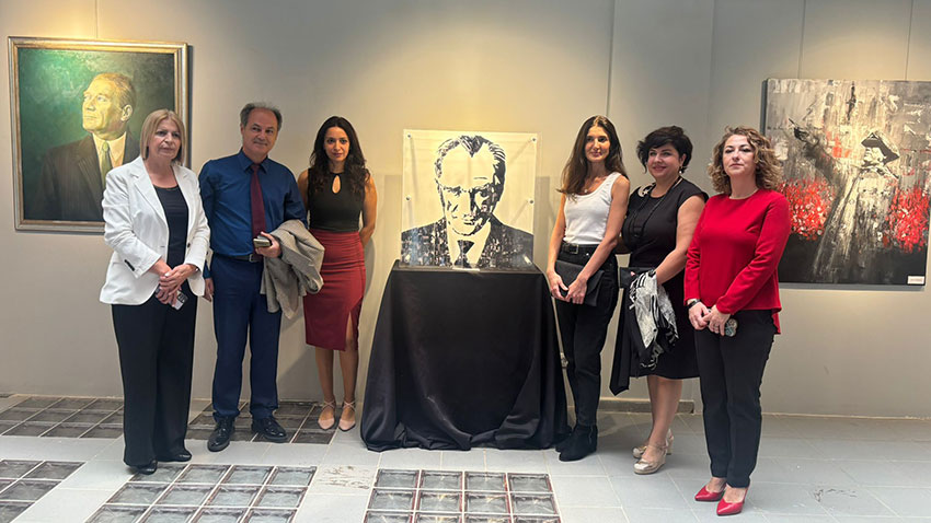 Atatürk ve Kadınlar eserine büyük ilgi