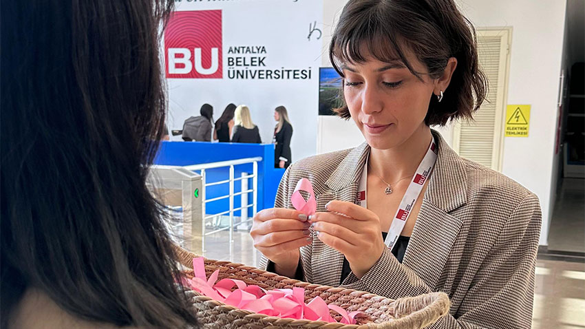 Antalya Belek Üniversitesi meme kanserine dikkat çekti