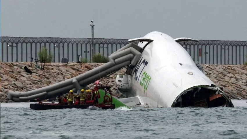 Türk şirketinin uçağı denize uçtu