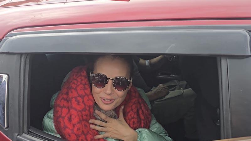 Trafik kazası geçiren Özgü Namal taburcu oldu