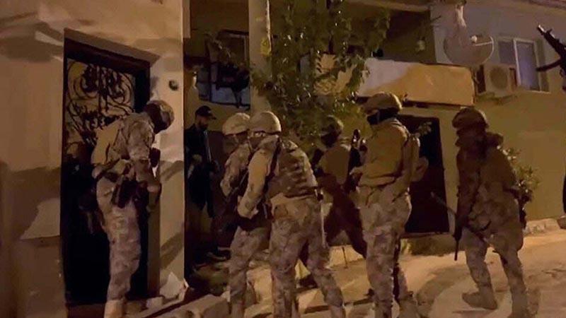 İzmir’de FETÖ operasyonu: 15 gözaltı