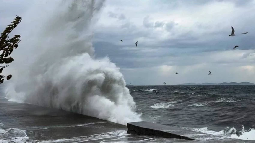 Denizlerde şiddetli fırtına alarmı!