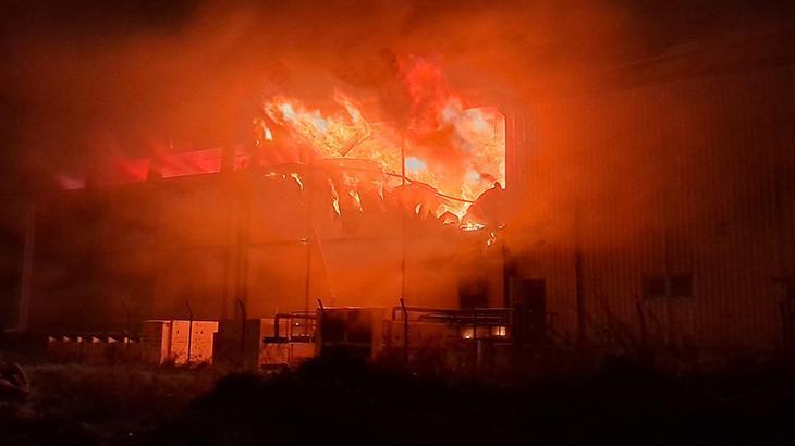 Antalya’da soğuk hava deposunda yangın! Dumanlar çevreyi kapladı