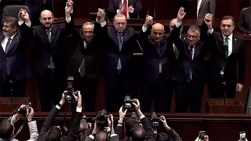 3 milletvekili AK Parti’ye katıldı!