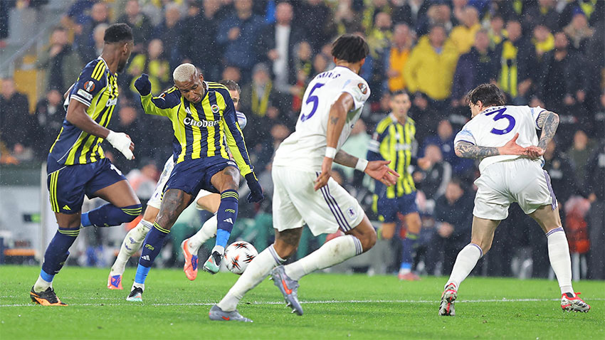 Fenerbahçe play-off’u garantiledi