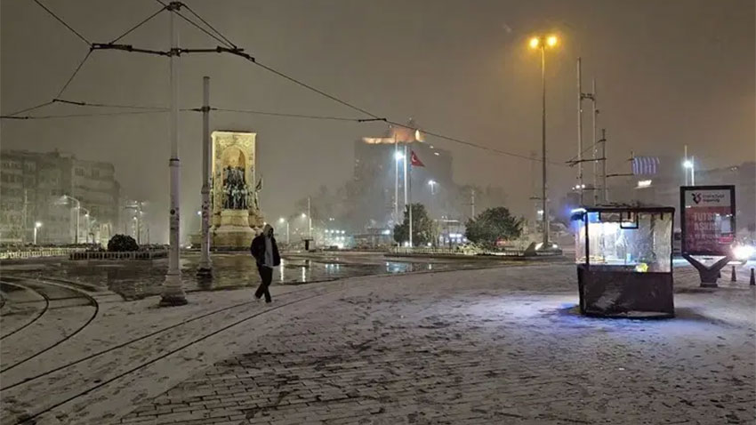 İstanbul beyaz örtüyle kaplandı