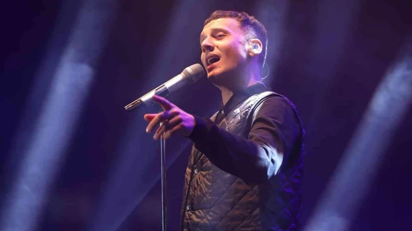 Şarkıcı Edis gözaltına alındı