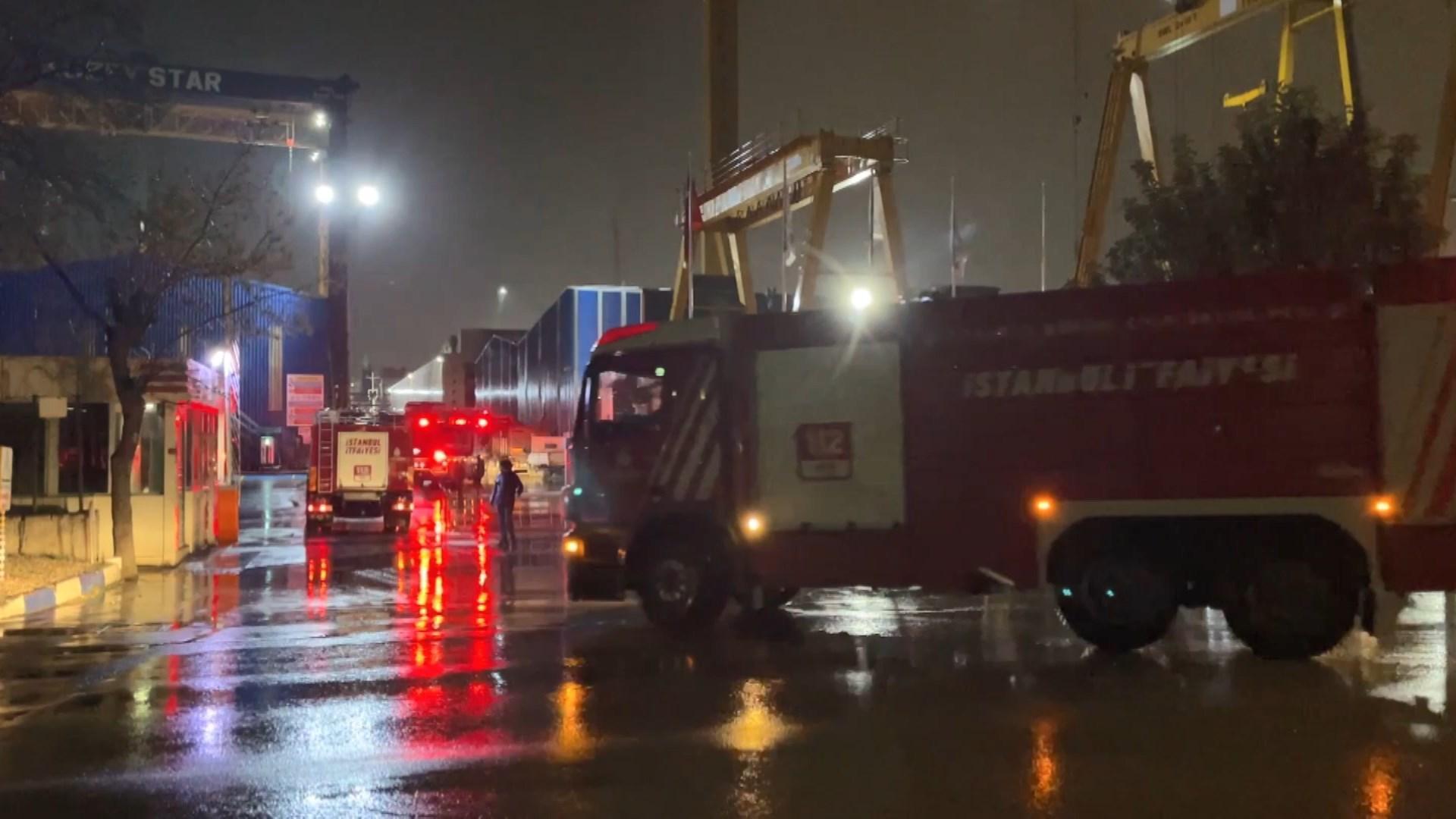 Tuzla’da kuru yük gemisinde yangın