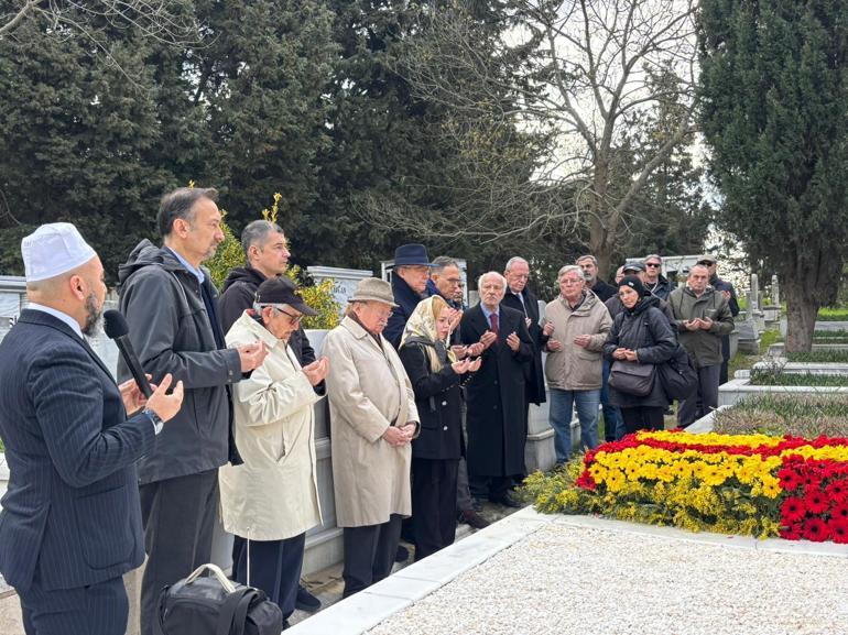 Gazeteci Çetin Emeç ölümünün 36’ıncı yılında mezarı başında anıldı