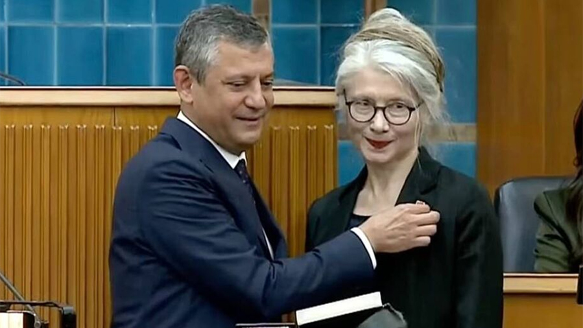 Emine Ülker Tarhan CHP’ye döndü