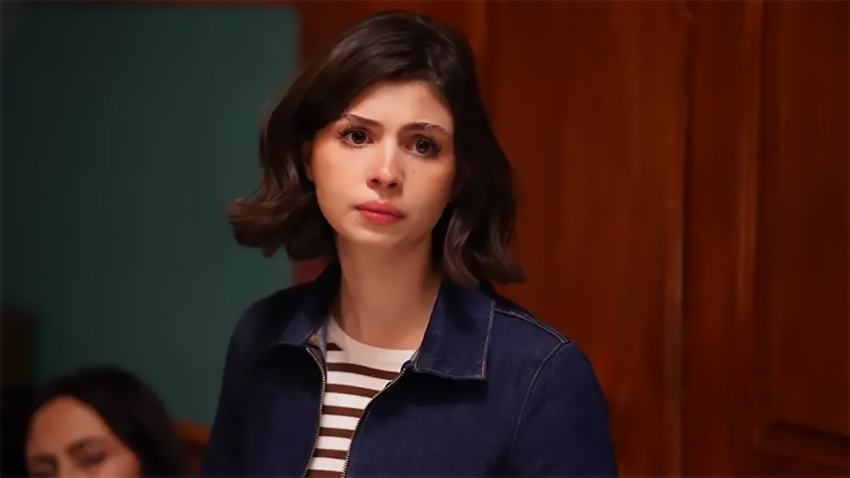 Zeynep Atılgan’ın yırtık çorabı olay oldu