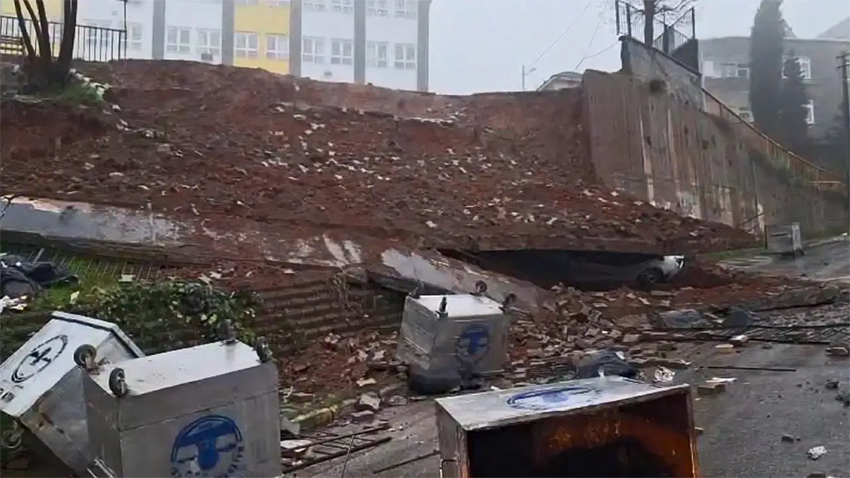 Maltepe’de ortaokulun istinat duvarı çöktü