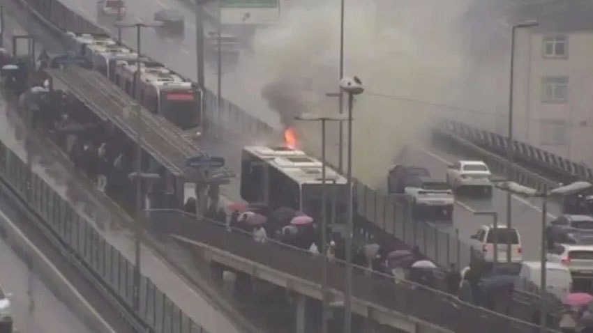 Şişli’de metrobüs alev alev yandı