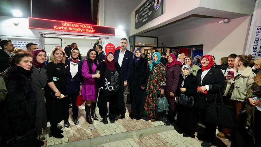 Kartallı kadınlara 8 Mart hediyesi