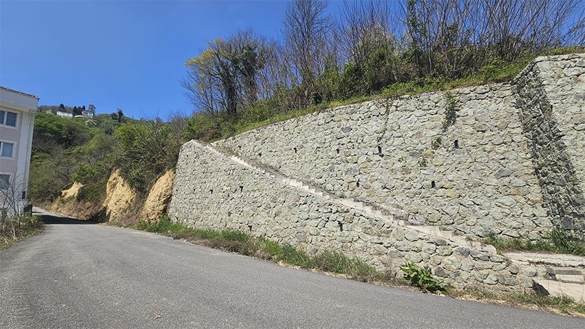 Giresun’da “korku” merdivenleri tehlike saçıyor!