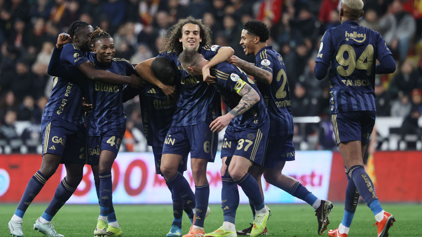 Fenerbahçe Kayseri’de farklı kazandı