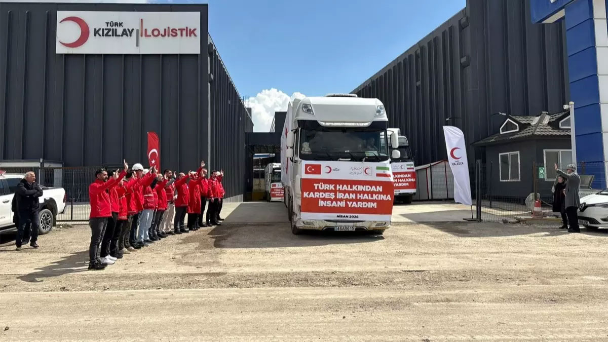 Türk Kızılay’dan İran’a 4 TIR insani yardım