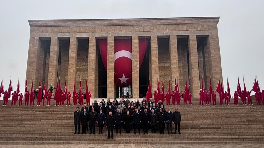 Yusuf Tekin öğrencilerle Anıtkabir’i ziyaret etti