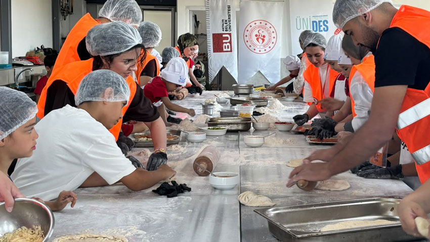 Lösmili minik şefler kendi pizzalarını tasarladı