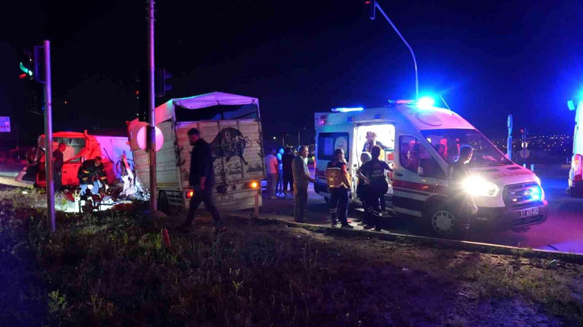 Niğde’de zincirleme trafik kazası:10 yaralı