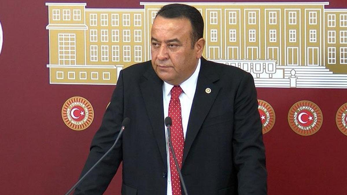 Adnan Beker, CHP’den istifa etti
