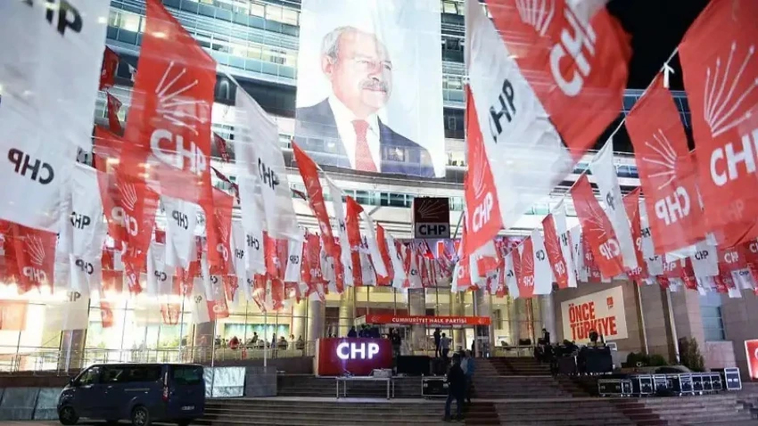 CHP’de iki ayrı kriz!