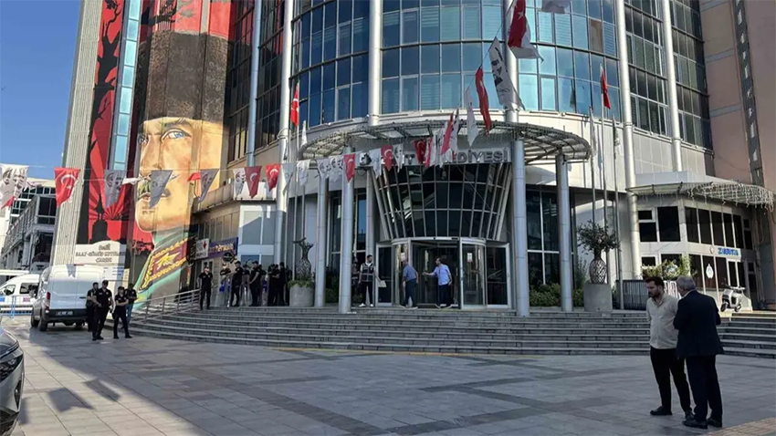 İzmit Belediyesi’ne operasyon!