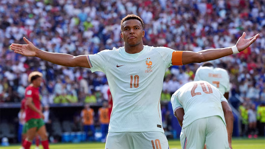 Fransa Mbappe ile yarı finale uçtu