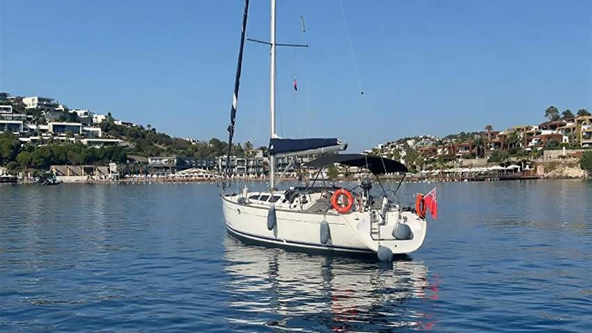 Yelkenli teknede 61 göçmen bulundu