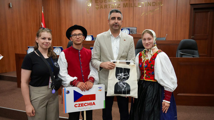 Kartal’da 5. Halk Oyunları Festivali başladı