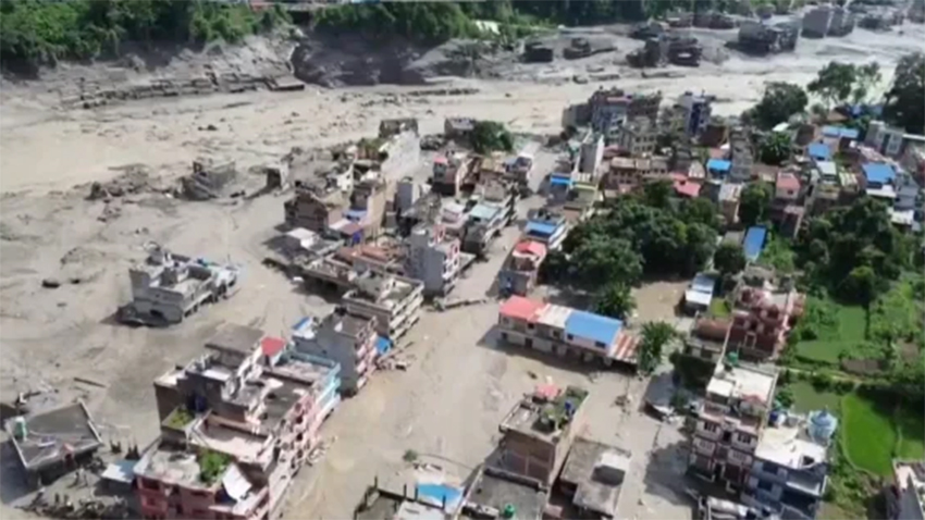Nepal’deki sel felaketinde bilanço ağırlaşıyor!
