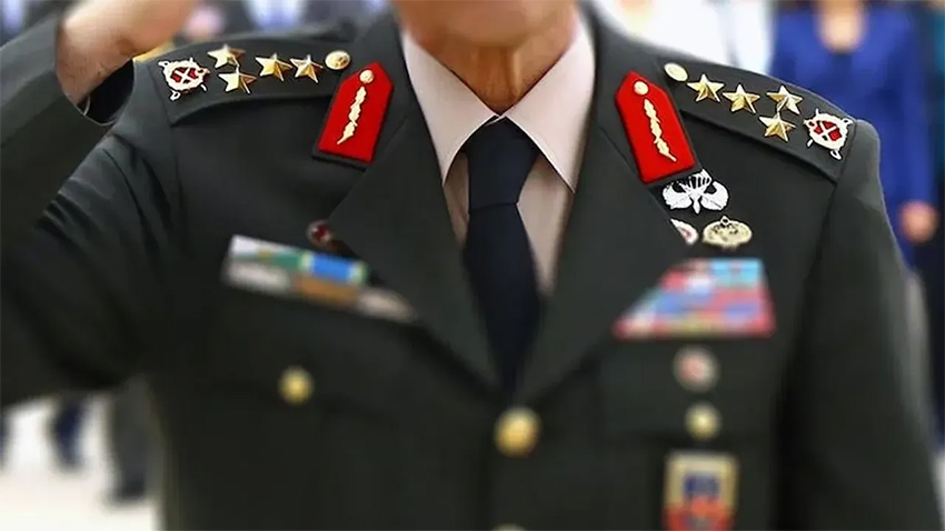 25 general ve amiral terfi etti
