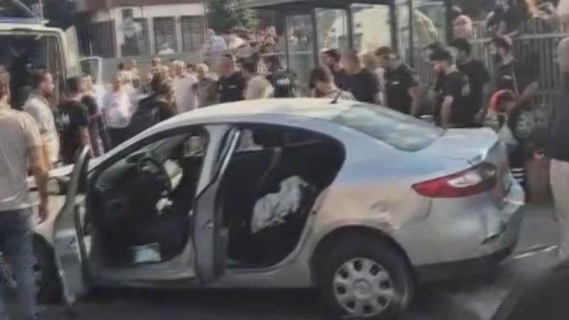 Güngören’de otomobil durağa daldı: 4 yaralı