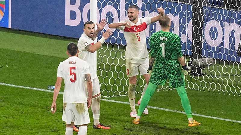 Mert Günok milli takım kariyerini noktaladı