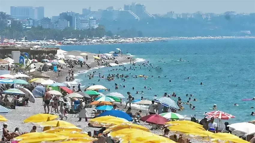 Antalya’ya Rus ve Alman turist akını
