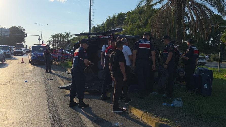 Antalya’da zincirleme kaza: 17 yaralı
