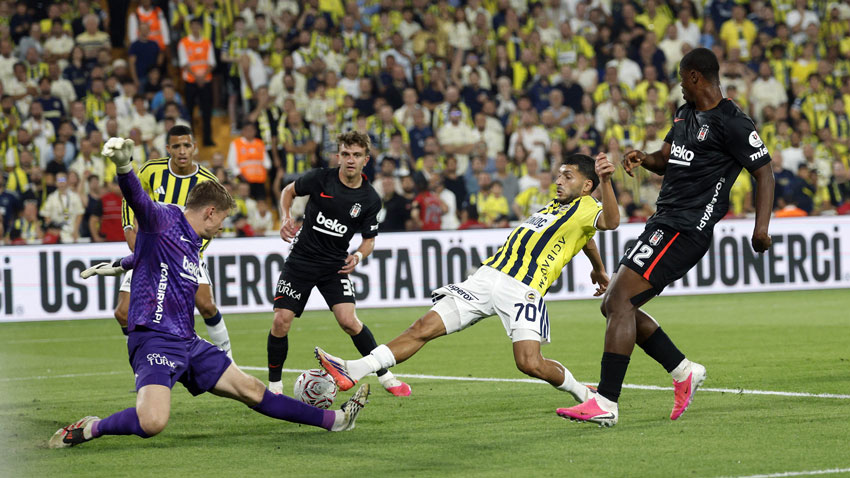Beşiktaş, Fenerbahçe’yi Kadıköy’de devirdi