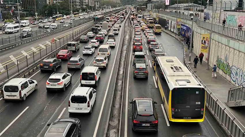 İstanbul’da yağmur trafiği de vurdu!