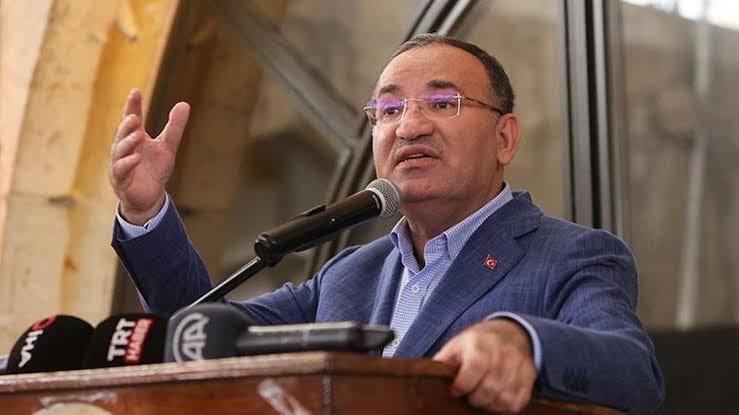 Bekir Bozdağ Başkan Vekilliğinden istifa etti
