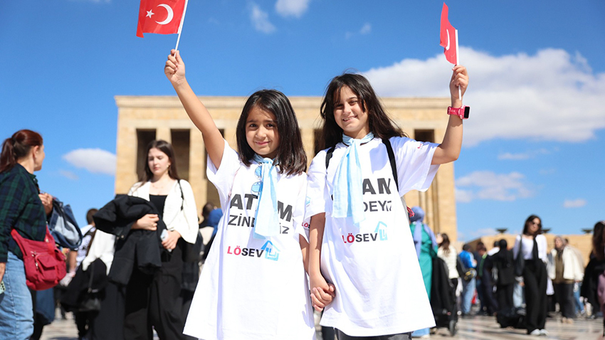 Üniversiteliler Anıtkabir’de LÖSEV için buluştu