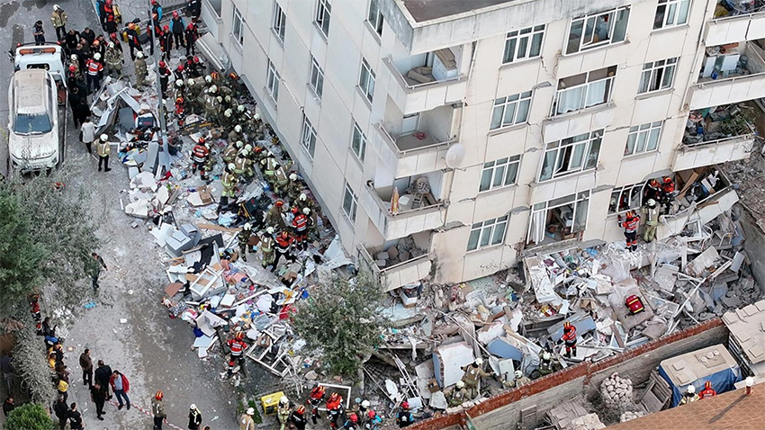 İstanbul Maltepe’de bina çöktü